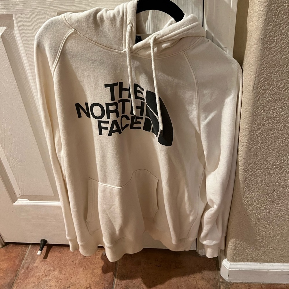 This is a women’s north face hoodie